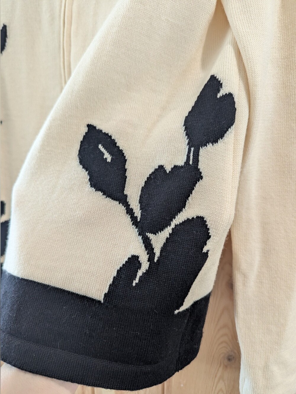 St. John 100% Wool Floral Knit Zip Cardigan Jacket Cream Black - Picture 7 of 9